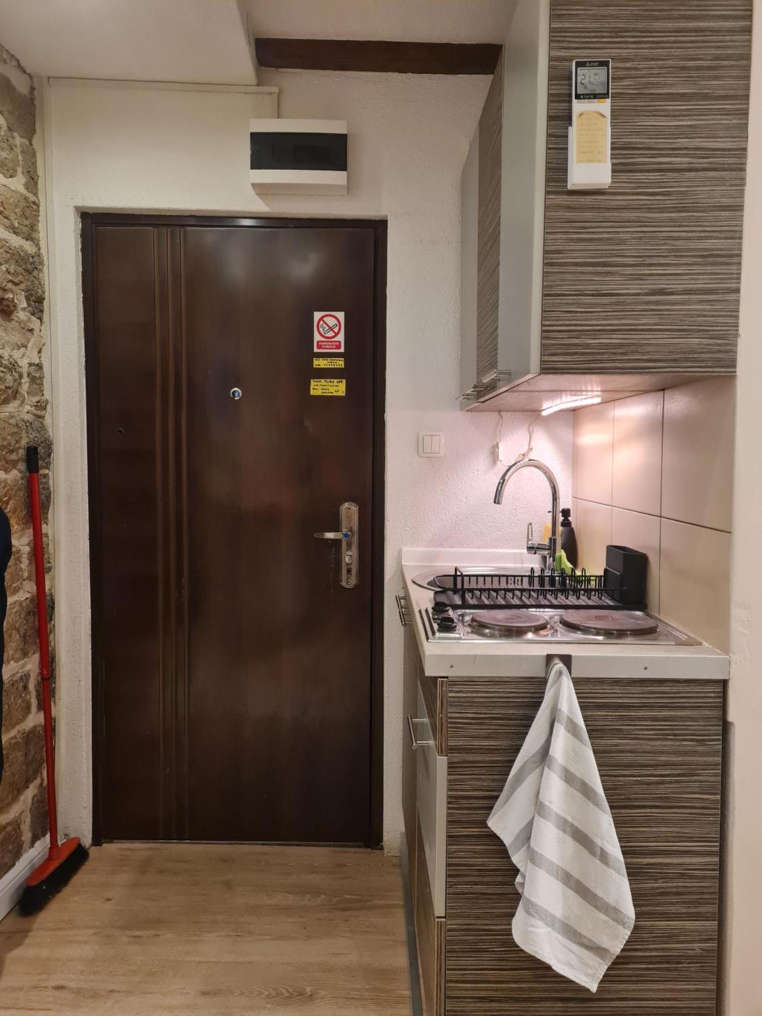 Rooms & Studio Apartments Sibenik Bilik gambar