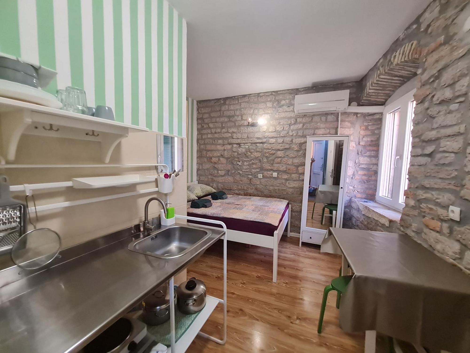 Rooms & Studio Apartments Sibenik Bilik gambar