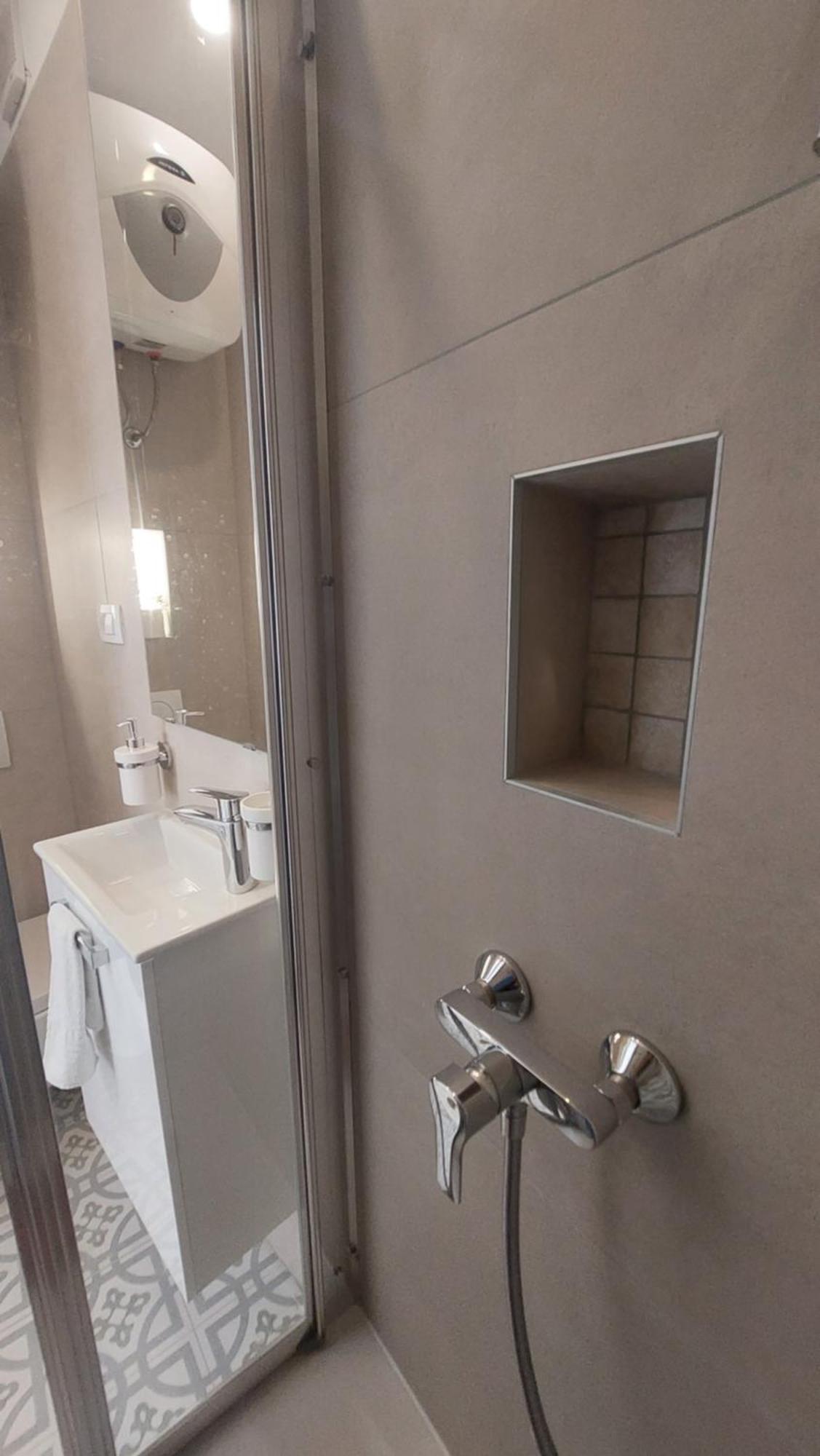 Rooms & Studio Apartments Sibenik Bilik gambar